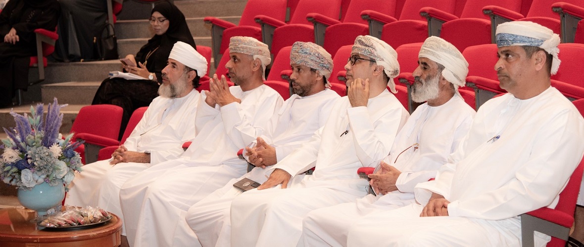 التنمر الإلكتروني لدى طلبة الجامعات (الأسباب والحلول) في جلسة حوارية